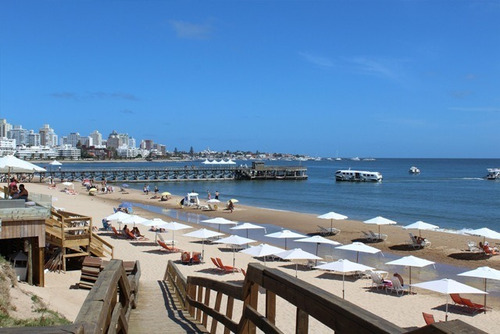 Apartamento En Venta De 3 Dormitorios En Playa Mansa