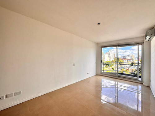 Monoambiente Con Balcon En Flores