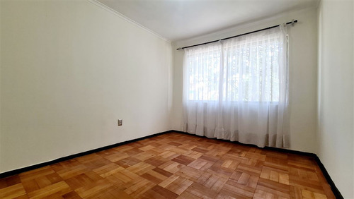 Casa En Venta De 4 Dorm. En Ñuñoa