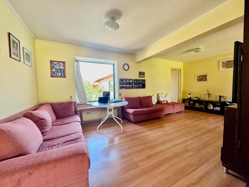 Excelente Ubicación, Casa Interior, 4d+4b+servicio+quincho