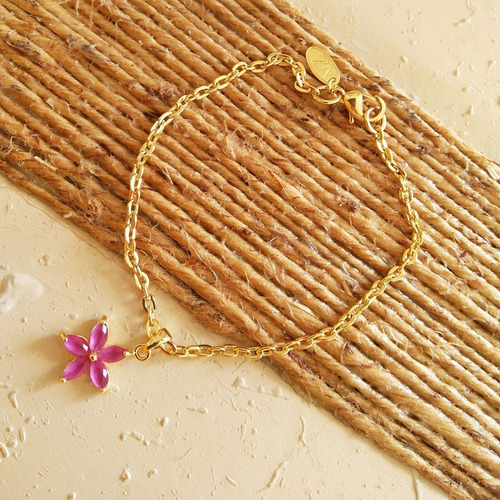 Imagem 1 de 1 de Pulseira Dourada Detalhe Flor De Liz Pedra Tipo Strass Rosa