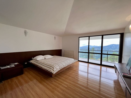 Vendo Casa 1350m2 4h/10b/10p Monte Elena 9049