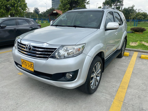 Imagen 3 de 25 de Toyota Fortuner 2.7
