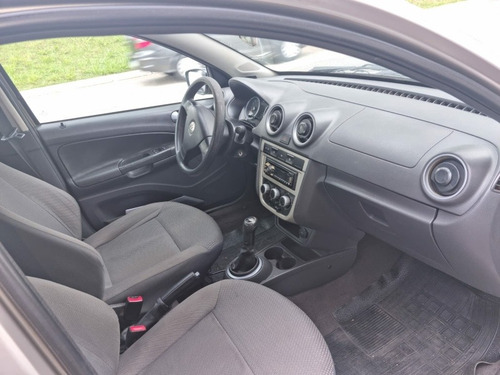 Imagem 7 de 8 de Volkswagen Voyage 2011 1.0 Vht Trend Total Flex 4p