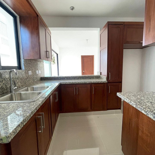 Alquiler De Hermoso Penthouse Ubicado En Gurabo