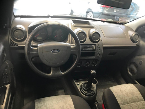 Ford Fiesta Sedan