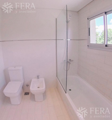 Imagen 14 de 22 de Venta De Casa 4 Ambientes Con Cochera, Fondo Libre Y Jacuzzi En Altos De Hudson Ii (26990)