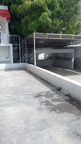 Alquilo Local Comercial Preparado Para Dealer De Vehiculo Ubicado En El Ensanche Ozama