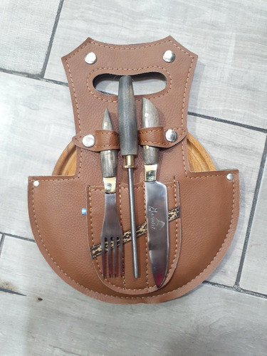 Imagen 5 de 7 de Set Asado Parrilla Tabla Cuchillo Tenedor Chaira Funda Cuero
