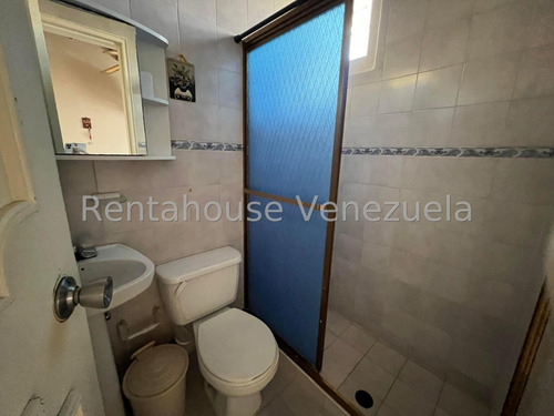 Dennymar, Vende Hermosa Casa Dentro De Urbanismo Privado Y Exclusivo De Cabudare Consta De 4 Habitaciones Y 6 Baños En Impecables Condiciones Por Favor Visítala! B5a7688