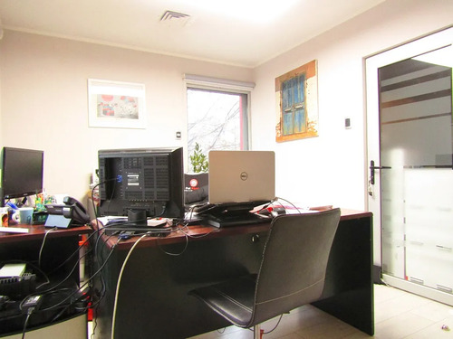 Local Comercial  Casa De 3 Pisos Con Patente En Vitacura