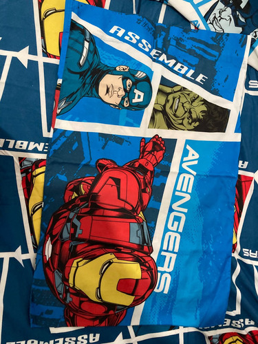 2 Juegos De Sábanas Infantiles 1 O 1.5 Plazas Avengers Azul Personajes (Usado)