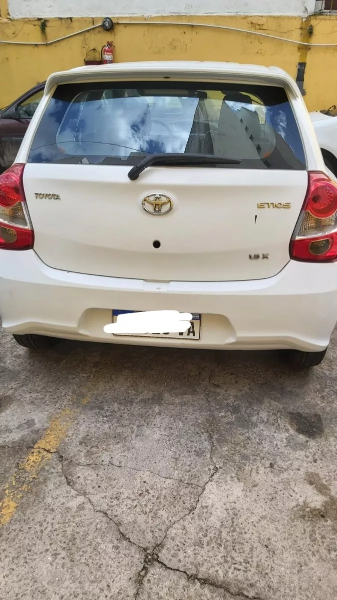 Toyota Etios 1.5 X 6 MT 5 P