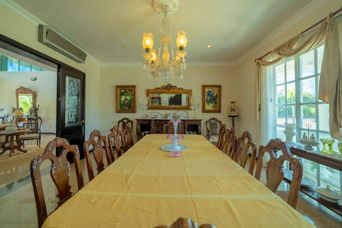 Residencial En Venta En Lagos Del Sol ( Estilo Neoclasica)