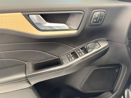 Ford Escape 2.5 Titanium Hybrid At