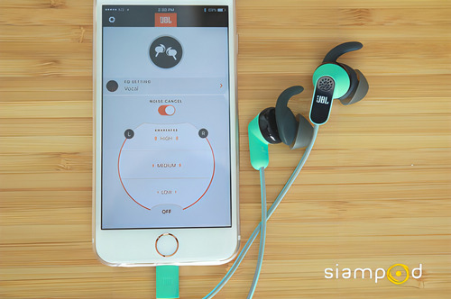 Auriculares Jbl Reflect Conector Lightning Noise Cancelling Color Celeste