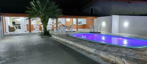 Casa Com Piscina Em Guaratuba, Litoral Paranaense.