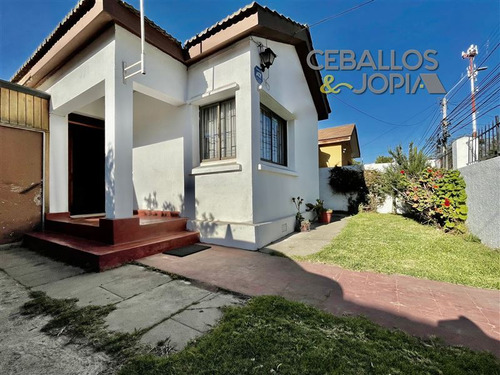 Casa En Venta De 2 Dorm. En Villa Alemana