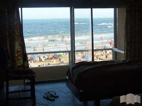 Imagen 13 de 30 de Frente A La Playa