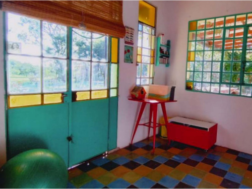Esplendida Casa Con Amplio Jardín, Mas Casa De Invitados. Con Pileta. Barrio Quinto Cuartel