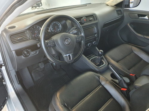Imagen 5 de 9 de Volkswagen Vento 2014 2.5 Luxury 170cv