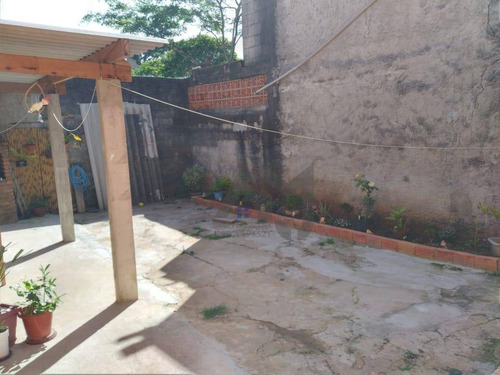 Casa Com 3 Dormitórios, Sala, Cozinha, Banheiro, Churrasqueira Coberta E Com Banheiro... - Ca0056
