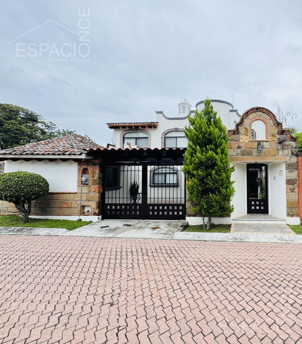 Casa En Fraccionamiento Lomas De Atzingo