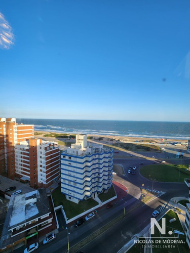 Apartamento En Venta Frente Al Mar, 3 Dormitorios. Parquemar Center