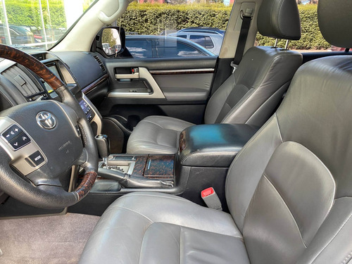 Imagen 8 de 15 de Toyota Land Cruiser 200 4.5 D4-d Vx Aut 2010