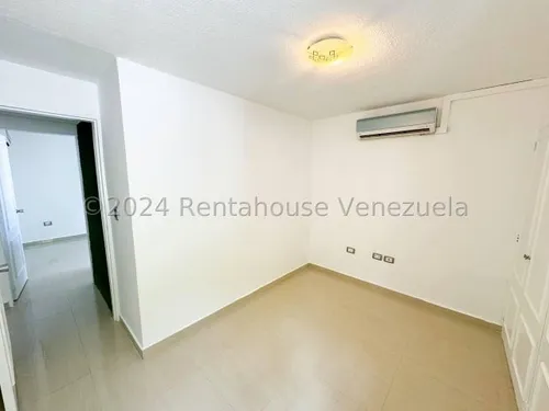 Agp Espectacular Apartamento En Planta Baja, Calle Cerrada Y Vigilancia Privada En Venta En Colinas De La Tahona 25-2354 Ys