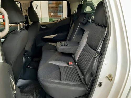 Imagen 23 de 25 de Renault Alaskan 2.3 Bit 16v Intens Mt 4x4 Camioneta Toyot W