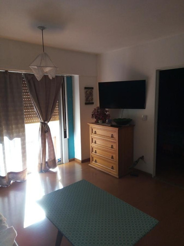 Imagen 3 de 18 de Muy Amplio Departamento, 2 Ambientes Con Patio - Centro