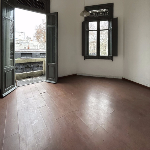 Alquiler De Amplia Casa Con 3 Dormitorios Y 2 Baños En Cordon Ideal Empresa