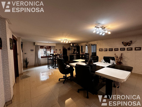 Casa En Venta 5 Ambientes, Morón