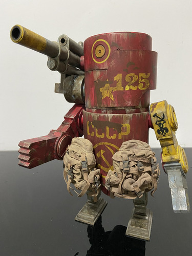 Figura Large Martin Big Red - World War Robot - Threea (Usado)