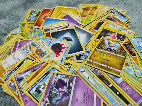 Pack Cartas Pokemon + Carpeta Coleccionadora + Carta V Shiny