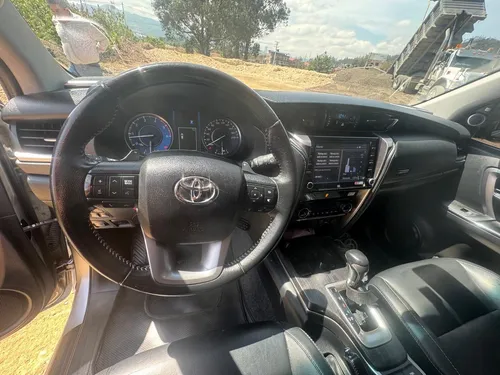 Toyota Fortuner Srv