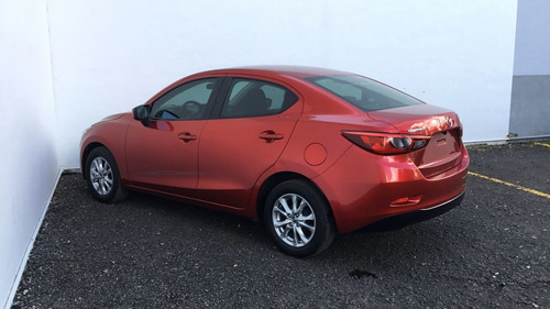 Imagen 7 de 15 de Mazda Mazda 2 4 Puertas