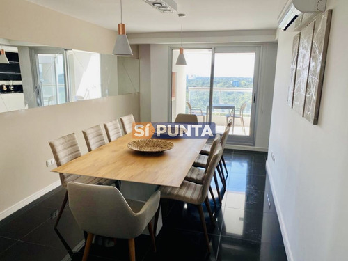 Imagen 2 de 4 de Venta De Penthouse Con Cuatro Dormitorios Más Dependencia De Servicio En Torre Premiun De Playa Brava, Punta Del Este