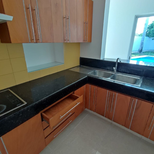 Imagen 7 de 26 de Casa En Renta De Una Sola Planta Con Alberca Zona Norte Meri