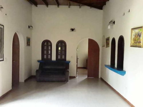 Estupenda Casa Estilo Colonial, Con Mas De 3 Hectareas De Terreno, Pozo Propio, Planta Electrica, Con Maravillosas Areas De Recreacion, Caney, Piscina, Patio De Bolas Criolla, Parque Infantil, Cancha