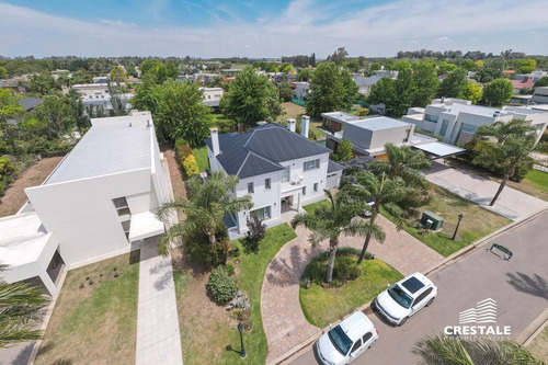 Imagen 5 de 30 de Excelente Casa 2 Plantas, 4 Dormitorios En Venta, Piscina, Parque - Cadaques (funes Hills)