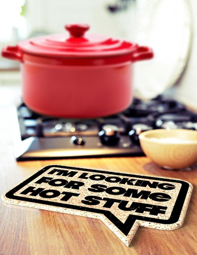 Imagen 3 de 5 de Corcho Para Objetos Calientes Con Frase Hot Stuff