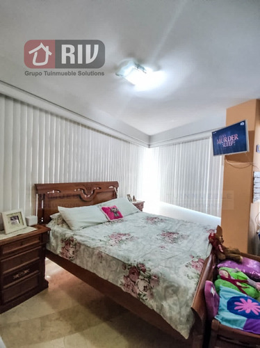 Venta- Lujoso Penthouse Ubicado En La Llanada, Caraballeda, Estado. La Guaira