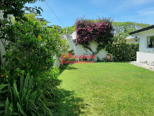 Chalet Tres Dormitorios , Dos Baños , Dormitorio Y Baño De Servicio- Ref: 5585