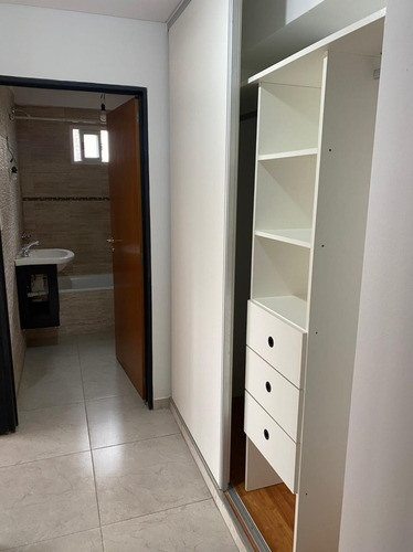 Imagen 4 de 14 de Departamento 3 Ambientes Con Cochera En Liniers.