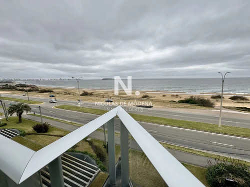 Frente Al Mar Apartamento En Venta De 2 Dormitorios En Mansa Con Parrillero Propio