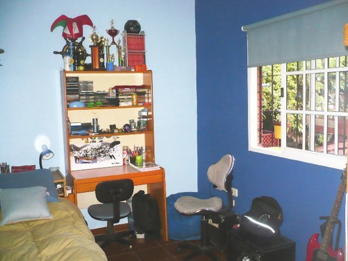 Imagen 4 de 6 de Venta Casa 4 Amb Con Lote Propio, Castelar.