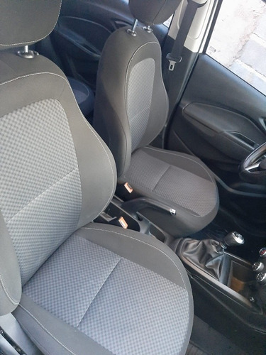 Imagen 3 de 12 de Chevrolet Prisma 2017 1.4 Lt 98cv