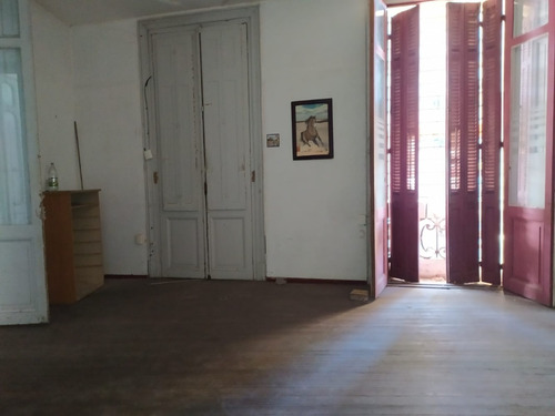 Casa Con Amplios Ambientes, Padrón Unico!! 240 Mts.